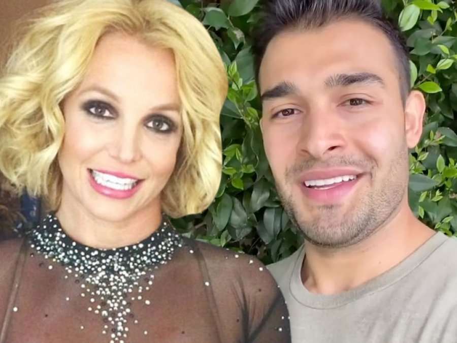 Britney Spears fejohet me të dashurin e saj 12 vjet më të ri