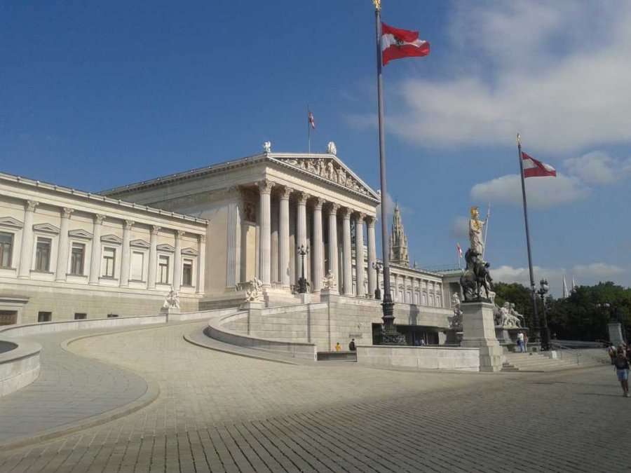 Austria vendos masa për shqiptarët, karantinë 10 ditë për të pavaksinuarit