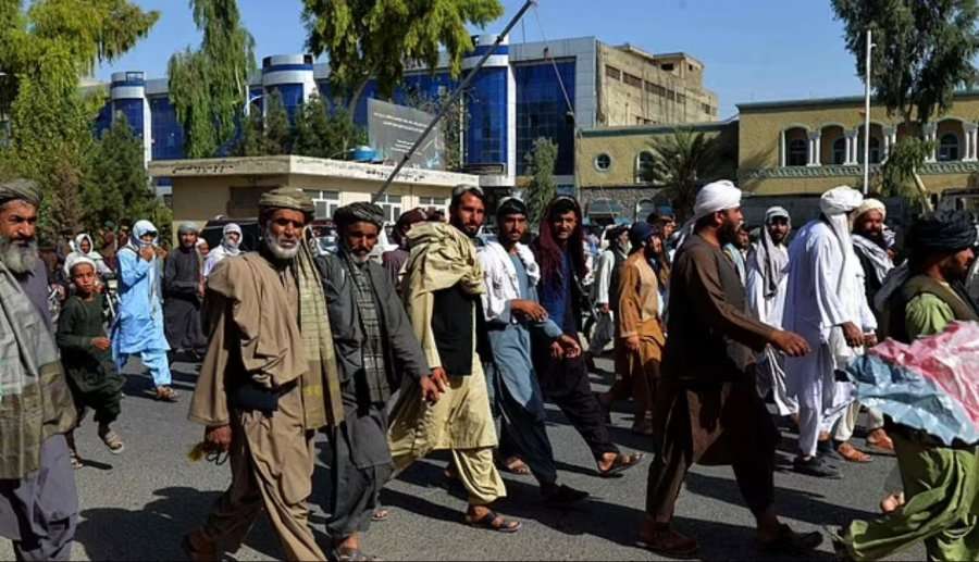 Protesta në Afganistan, talebanët dëbojnë qytetarët nga shtëpitë për të strehuar luftëtarët