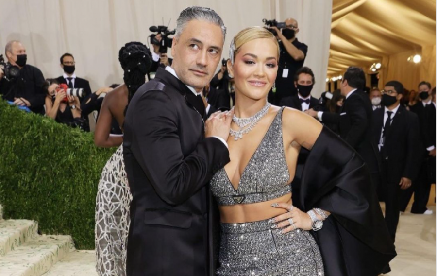 Rita Ora flet për të dashurin e saj 16 vjet më të vjetër: Jam në një vend të mrekullueshëm