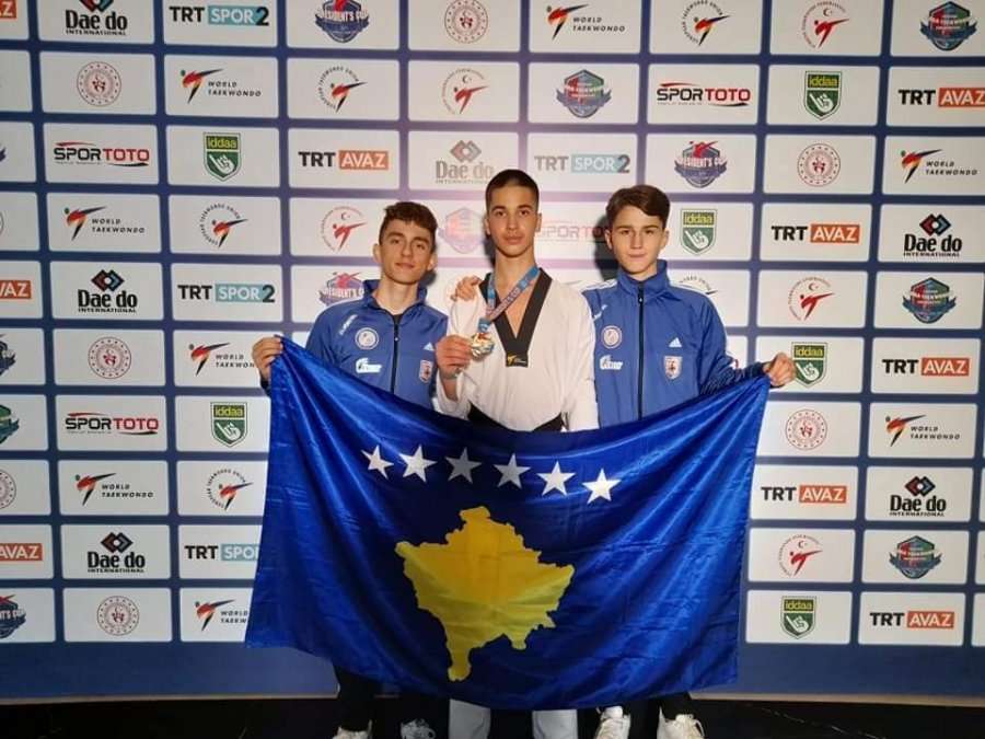 Jon Gashi shkëlqen në Stamboll, fiton medaljen e artë
