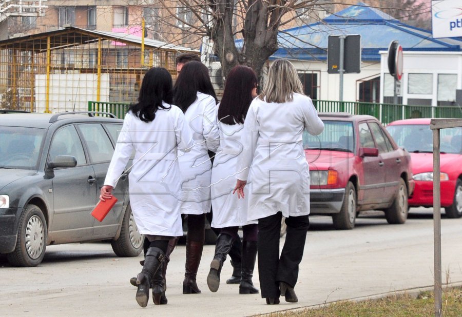 Sindikata alarmon: Rreth 1500 infermierë do të ikin nga Kosova