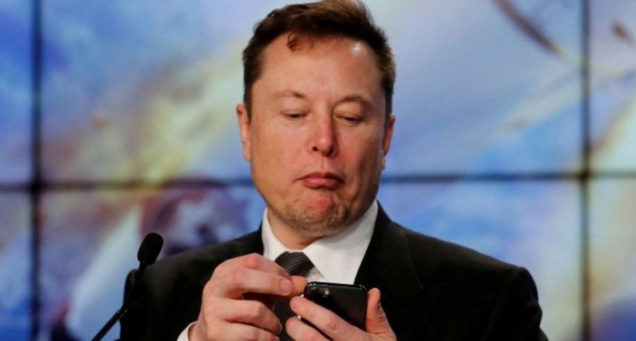 Elon Musk shet 4 miliardë dollarë aksione të Tesla-s pasi bleu Twitter-in