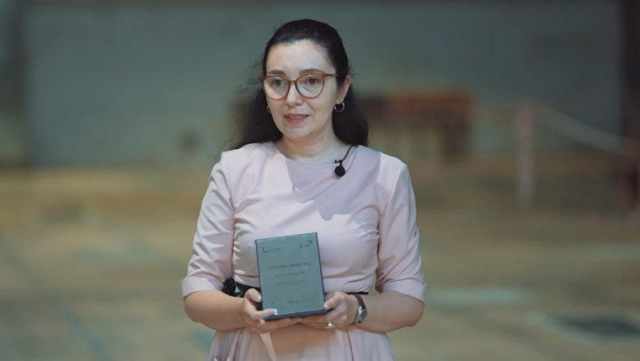 Ervina Halili, laureate e Çmimit për Demokraci 2021 i ndarë nga KCSF