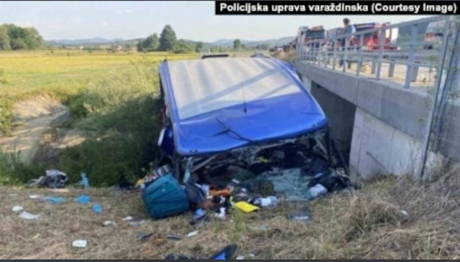 Dymbëdhjetë të vdekur pas rrokullisjes së një autobusi në Kroaci