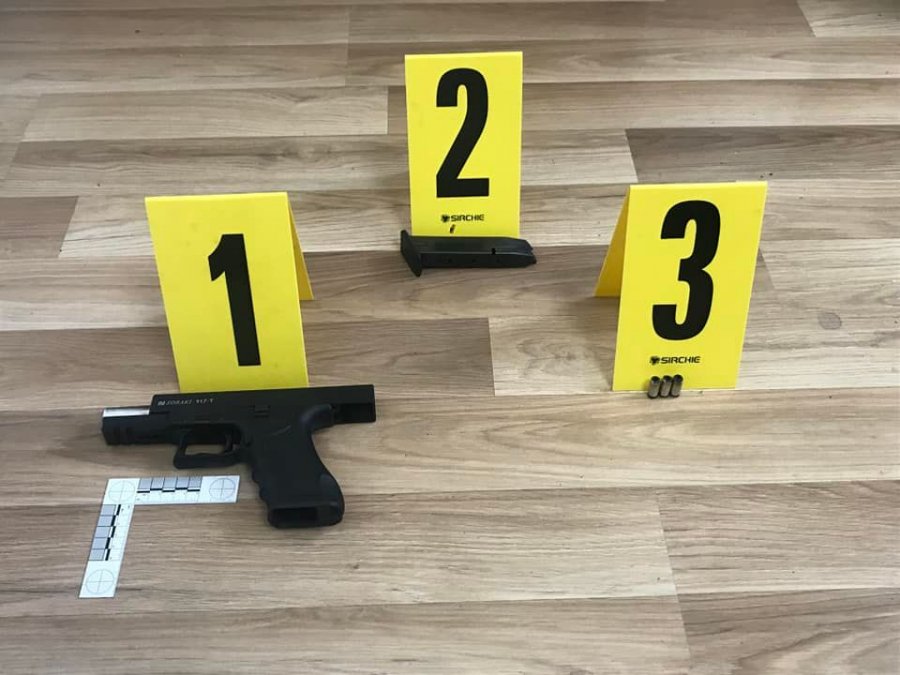 Arrestohen dy persona, në Mitrovicë e Vushtrri, për posedim armësh