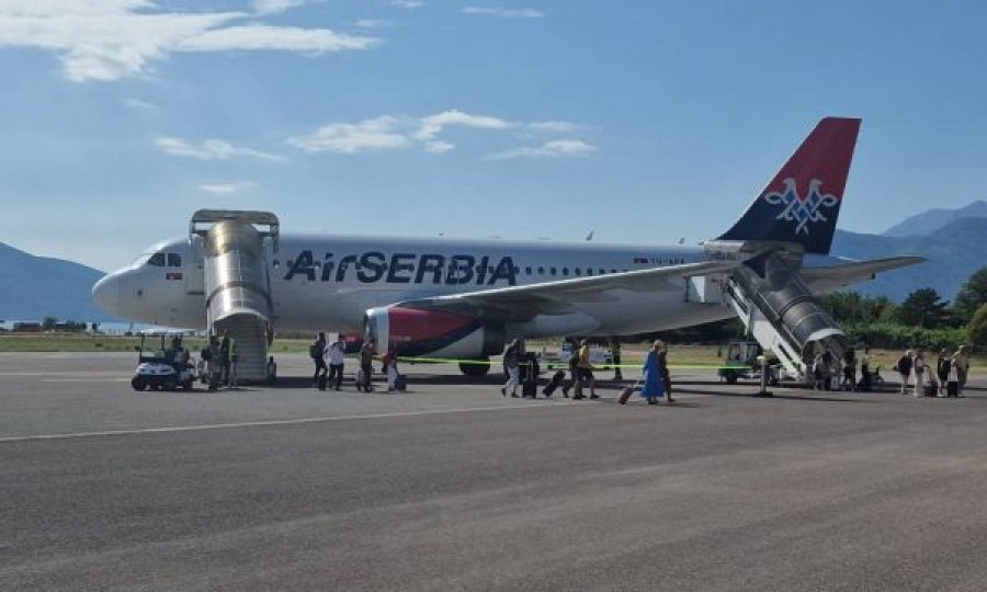 Prishet në ajër aeroplani i Serbisë, pasagjerët e linjës Tivat-Beograd rrëfejnë tmerrin