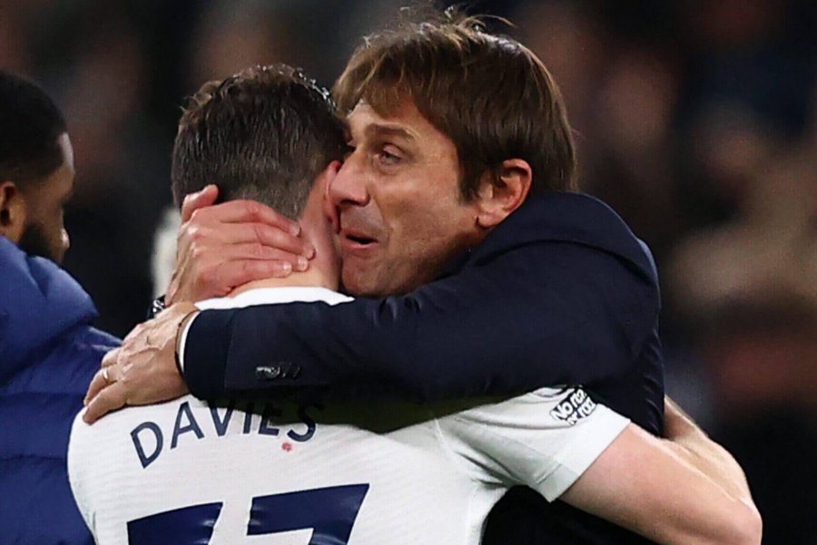 Davies: Lojtarët e Tottenhamit do të “kalonin nëpër një mur me tulla” për Conten