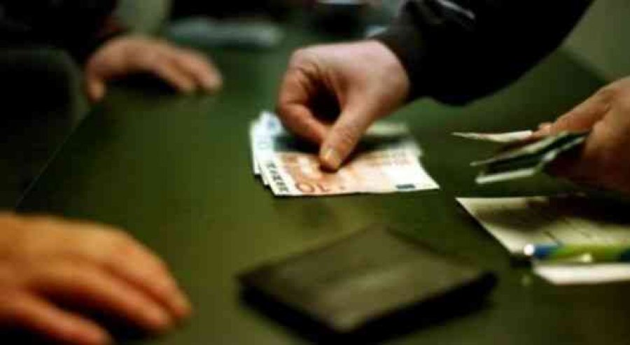 Ia dhanë 38 mijë euro  ia morën 123 mijë   Detaje nga arrestimi i tre të dyshuarve për fajde