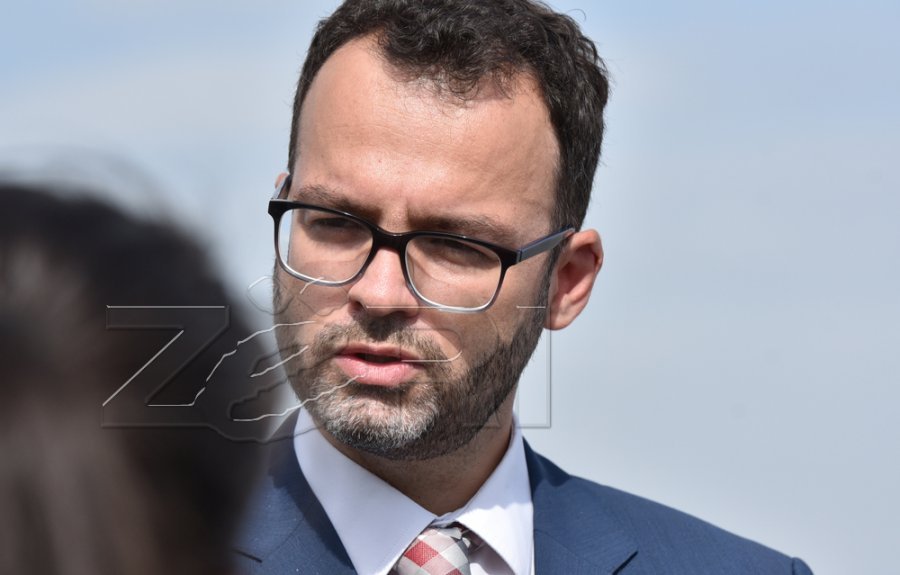 Vela “demaskon” Vuçiqin për arsyet e vërteta të refuzimit të pjesëmarrjes në Samitin e Tiranës