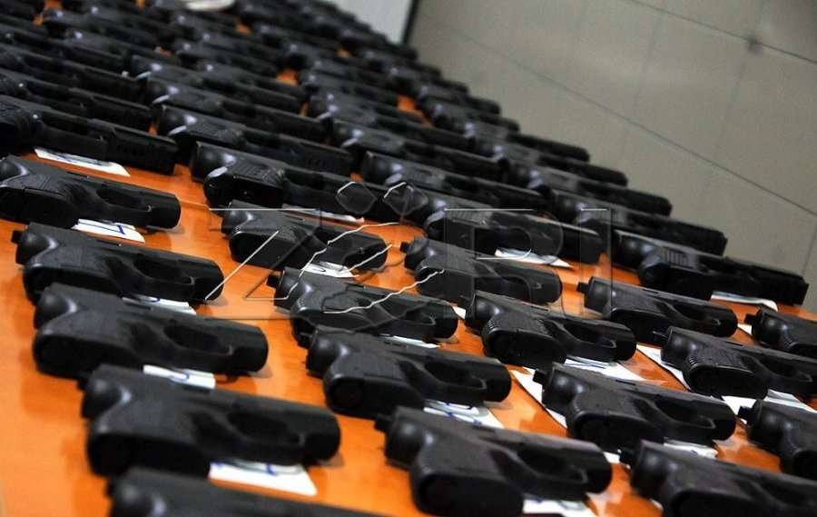 Policia i konfiskoi për gati dy vjet mbi 2,400 armë pa leje e afër 57 mijë fishekë