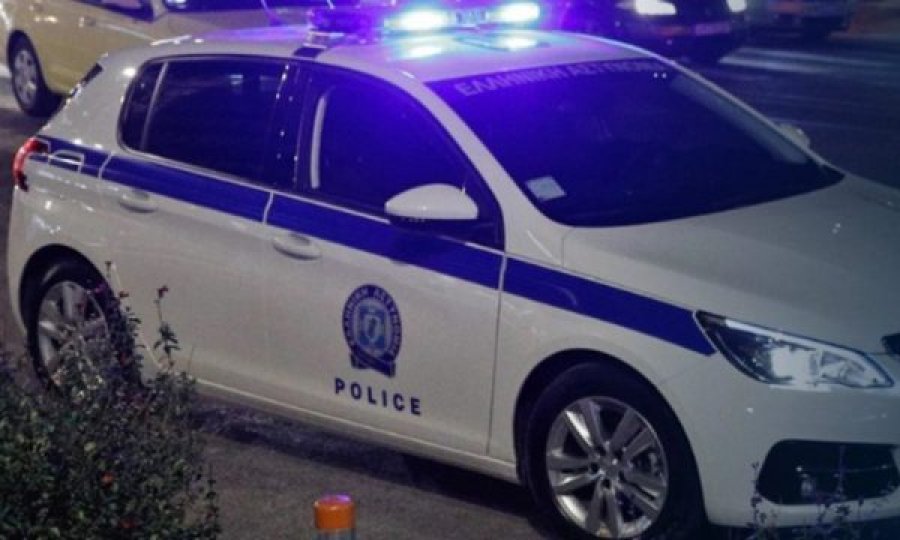 Arrestohet shqiptari në Greqi, kokainë, armë dhe mijëra euro në shtëpinë e tij