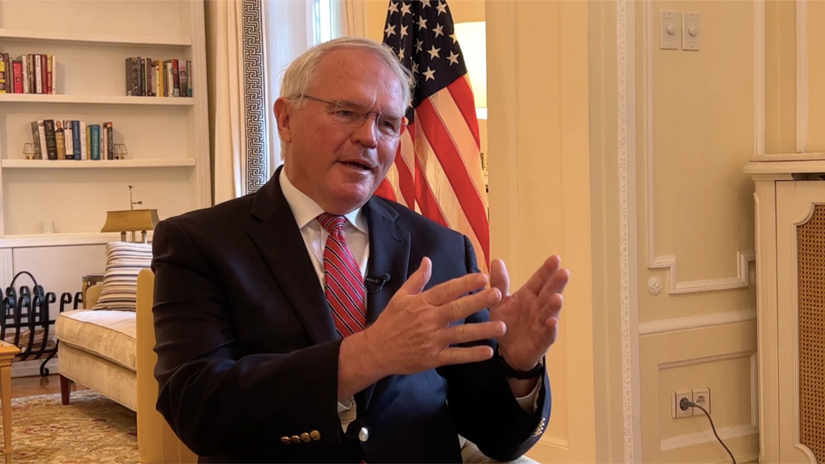 Hill: Më vjen keq që u bombardua Serbia
