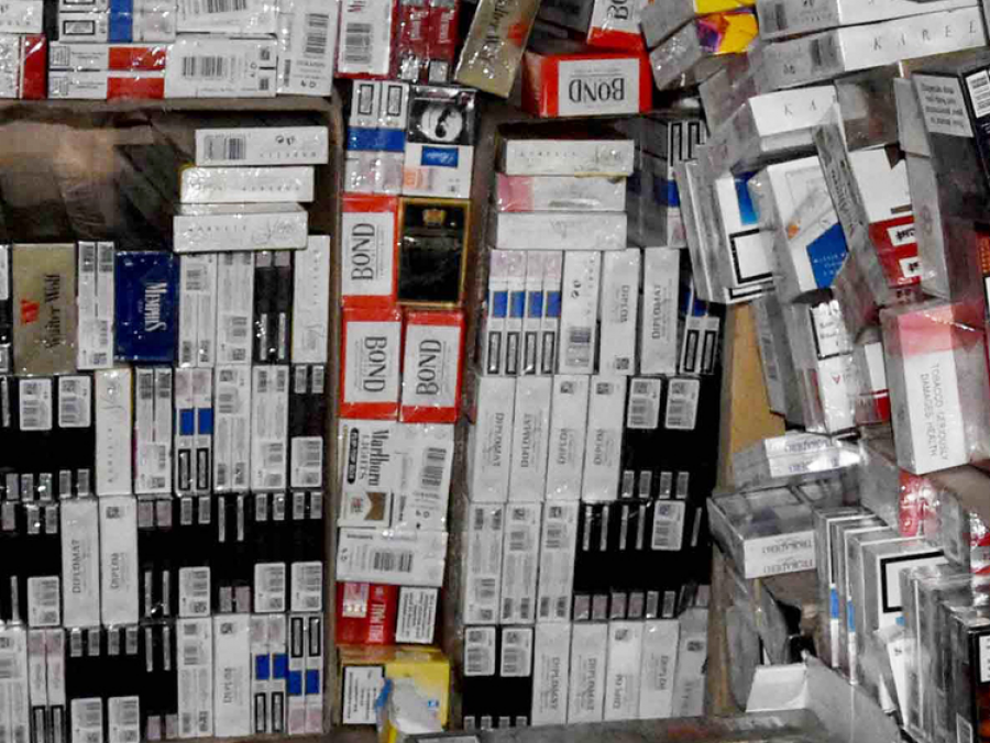 Sekuestrohen cigare kontrabandë në Leposaviq, të dyshuarit ikin në Serbi