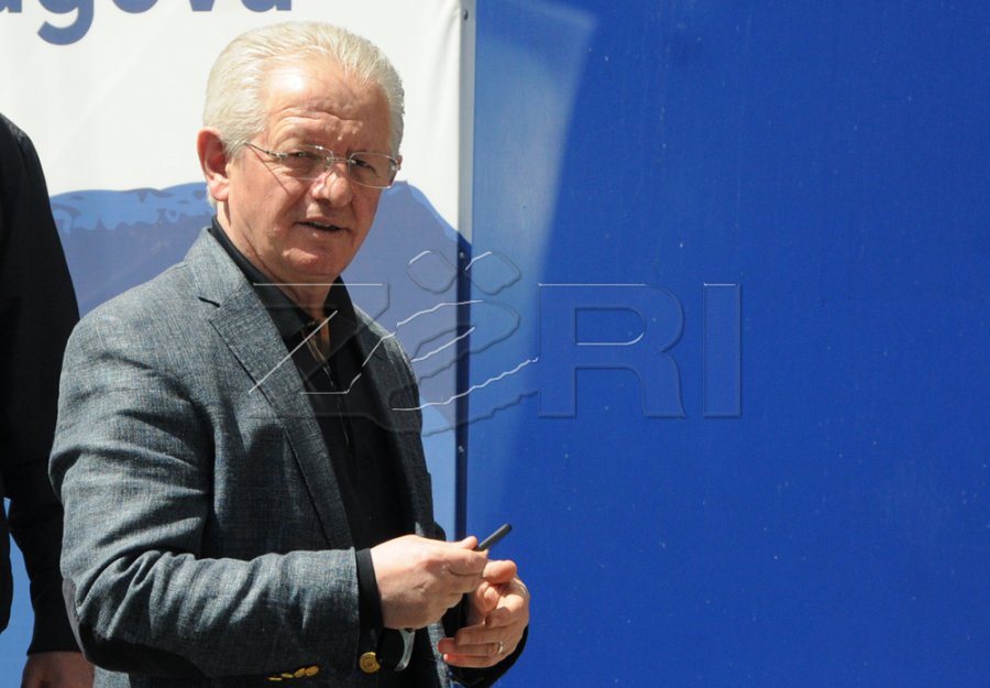 Hyseni: Opozita ka rënë pre e “lojrave politike” të Kurtit