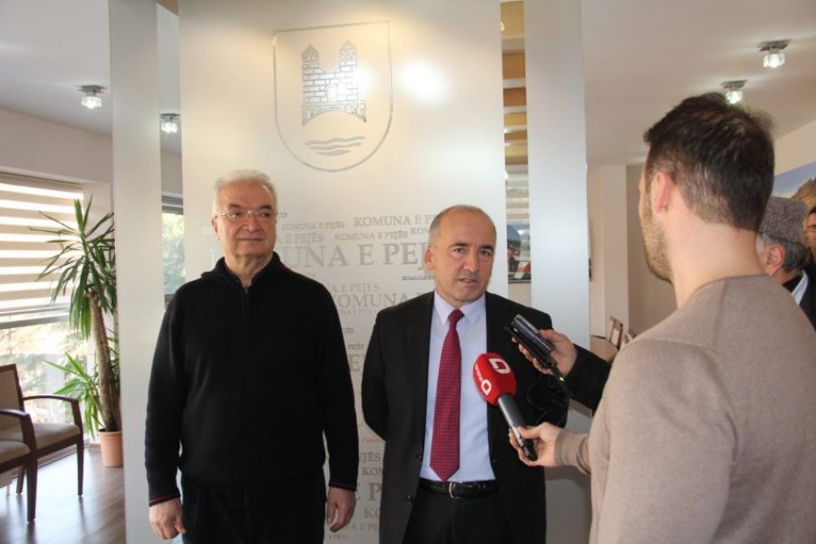 LDK-ja e PDK-ja në Pejë arrijnë koalicion, kështu do t’i ndajnë drejtoritë
