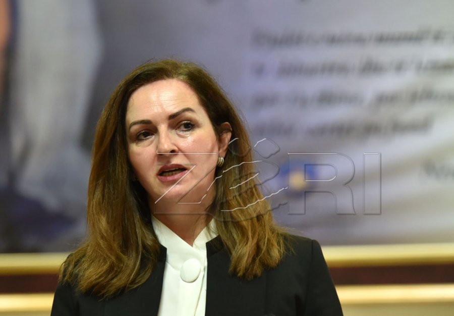 Ndahen mjetet financiare për 100 asistentë për fëmijët me nevoja të veçanta