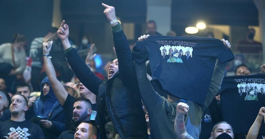 Tifozët kroatë brohorasin “Vrite serbin”