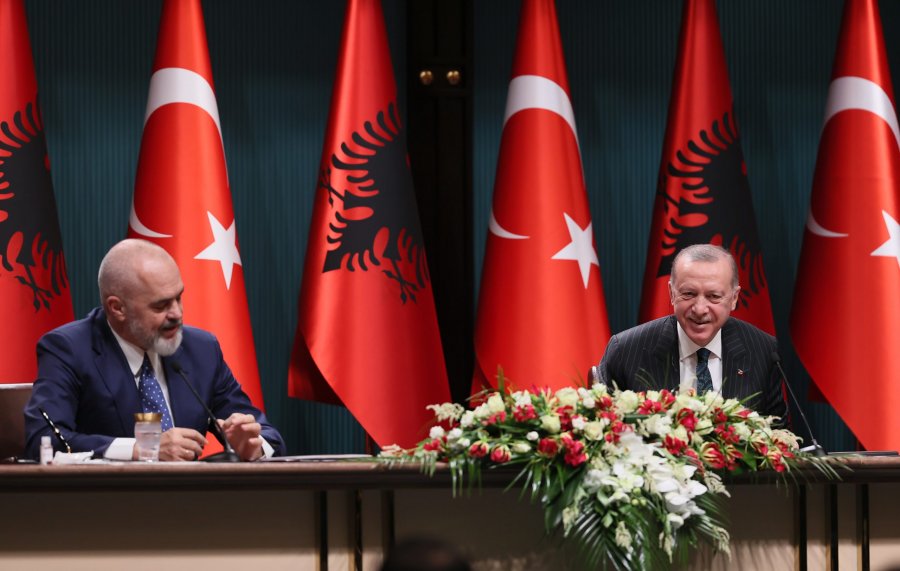 Erdogan: FETO-ja mund të tentojë grusht shteti edhe në Shqipëri