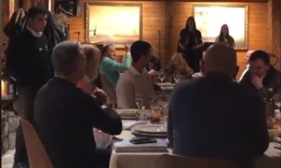 “Oj Kosovo”, Novak Gjokoviq shpërthen në këngë nacionaliste serbe