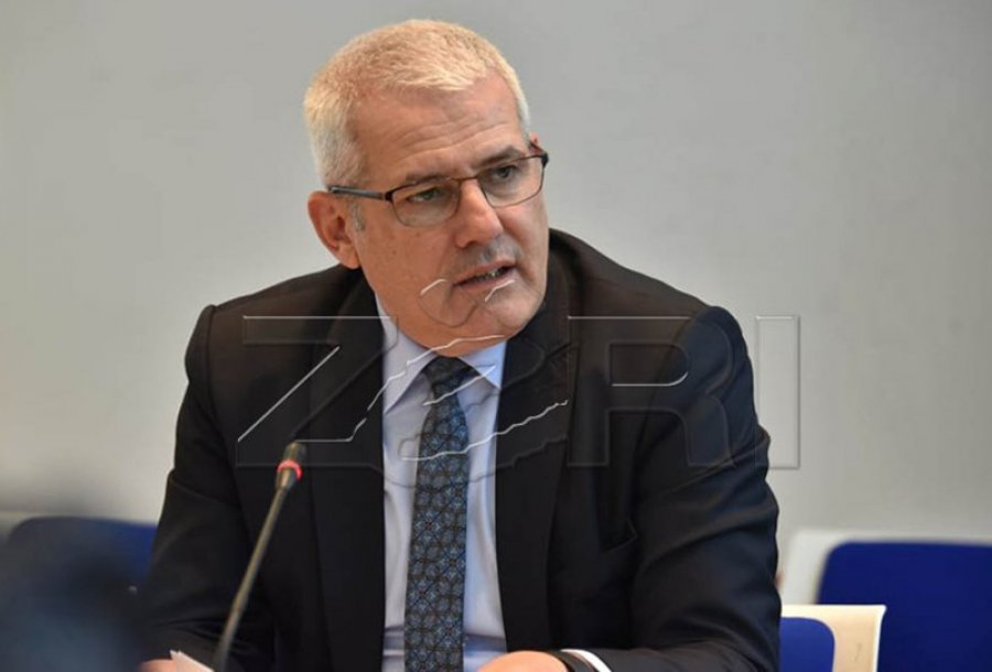 Rrugët ilegale për grupet kriminale janë bllokuar, thotë Sveçla