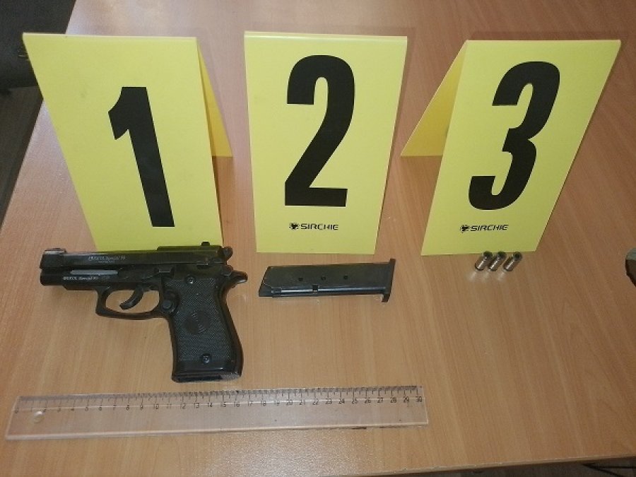 Të shtëna në një aheng në Vushtrri, policia sekuestron një armë