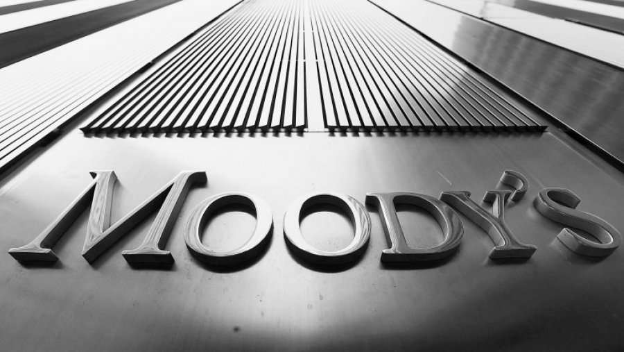 “Moody’s” parashikon ngadalësim të rritjen ekonomike në Shqipëri, shkak lufta