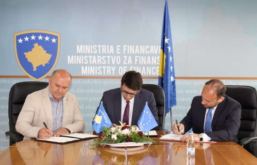 Murati dhe Banka Evropiane për Investime nënshkruajnë grant 1.5 milion euro për zgjerimin e rrjetit të ngrohjes qendrore