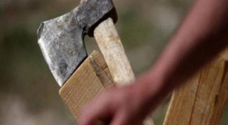 Arrestohet deçanasi, dyshohet se tentoi ta vriste babanë me sëpatë