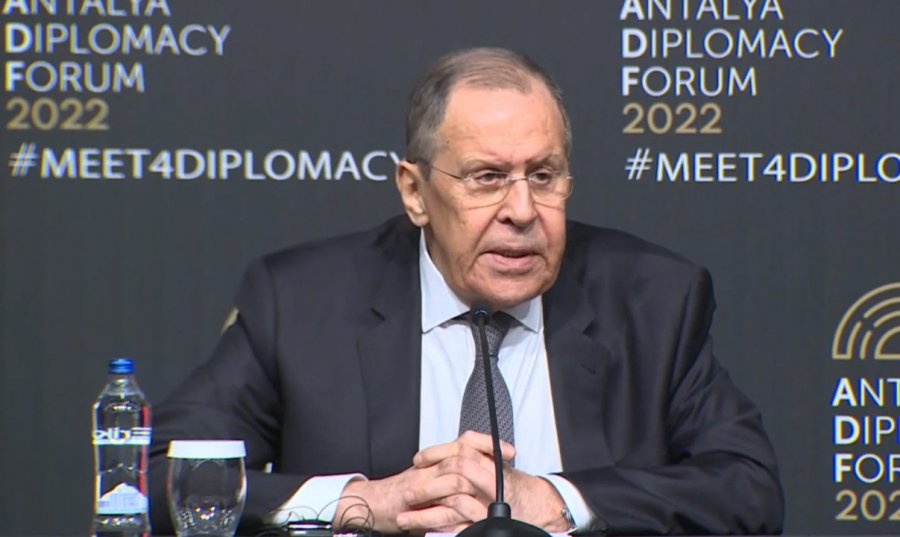 Lavrov: Pse shqiptarët në Kosovë u lejuan të shpallin pavarësinë, ndërsa rusët në Ukrainë jo?