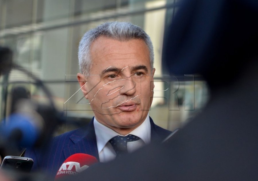 Avokati Koci goditet me grusht në kokë përderisa po shëtiste me biçikletë