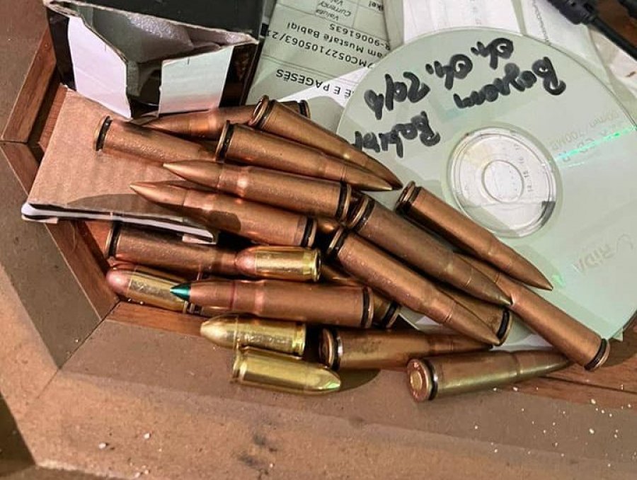 Policia gjeti një mori armësh në Vranjevc dhe shtiu  ndaj një të dyshuarit [foto]