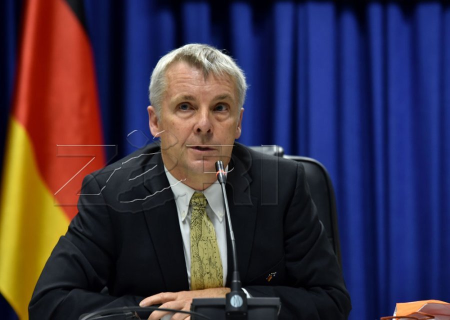 Rohde: Kosova dhe Serbia duhet të negociojnë përsëri për targat