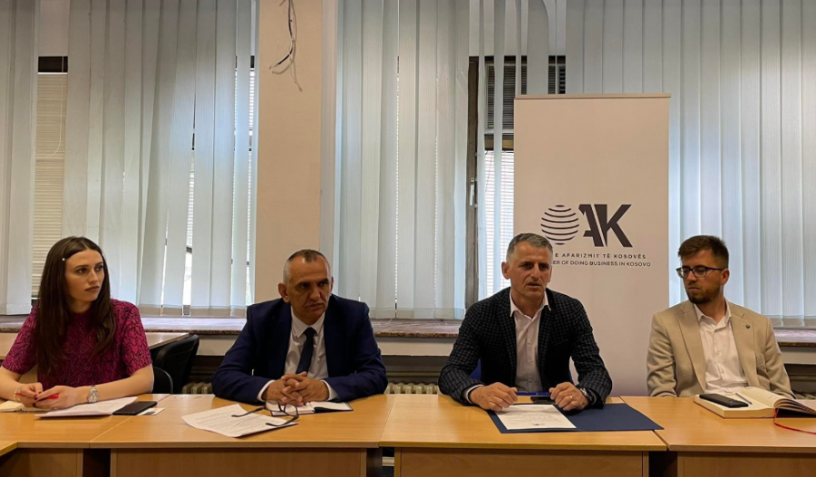 Dhjetëra kërkesa të bizneseve i dorëzohen zëvendësministrit Durmishi