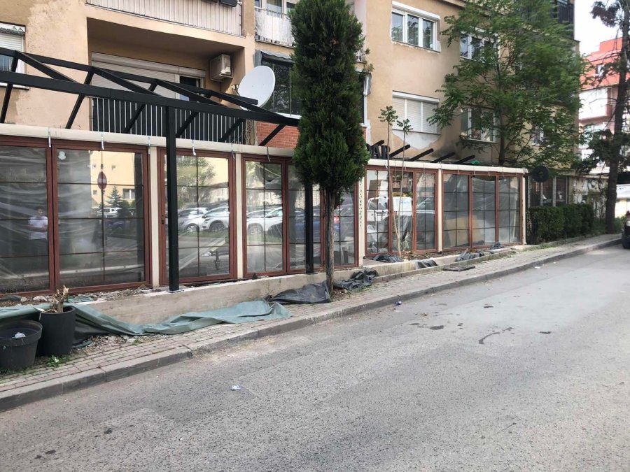 Komuna ndërpret punimet për vendosjen pa leje të një konstruksioni metalik në Prishtinë