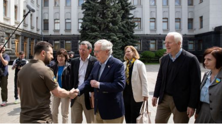 Senatorët amerikanë takohen me Zelenskyn në Kiev