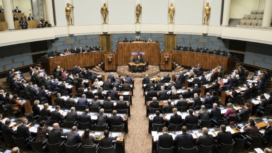 Parlamenti finlandez voton pro aplikimit në NATO