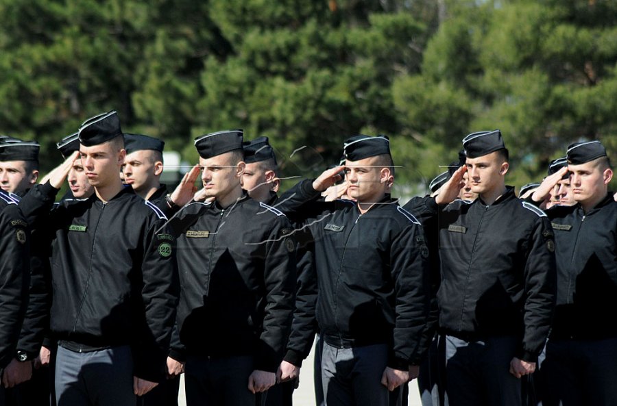 Ministria e Mbrojtjes shpall konkurs, u bën thirrje të rinjve kosovarë të aplikojnë