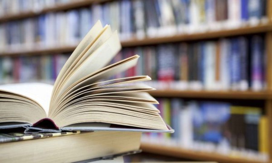 Rreth 80% e shqiptarëve nuk kanë lexuar libër vitin e fundit