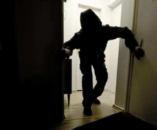 Në Llashticë të Gjilanit hajnat vjedhin kasafortën me ar në vlerë prej 15 mijë eurove dhe dy armë zjarri