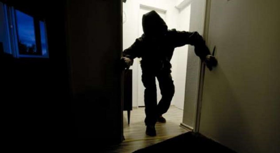 Vjedhje e rëndë në një fshat të Gjakovës  vidhen stoli e para