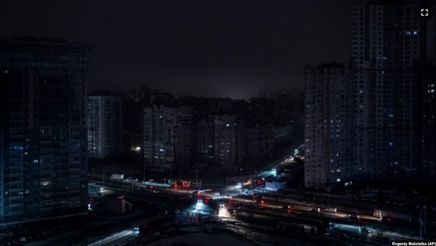 Kievi, ende pa rrymë pas sulmeve ajrore ruse