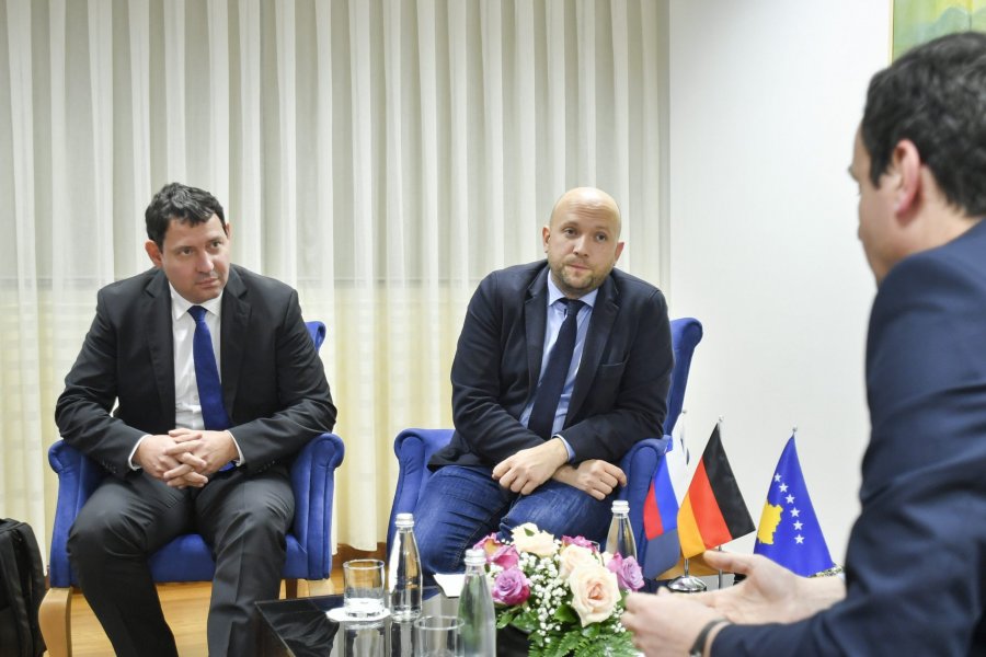 Diplomati slloven: Koha për marrëveshje Kosovë - Serbi është e kufizuar