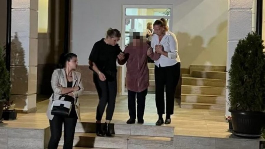 Vajza e të moshuarës pas lirimit të infermiereve: Gjykata “dhunoi” për të dytën herë nënën time