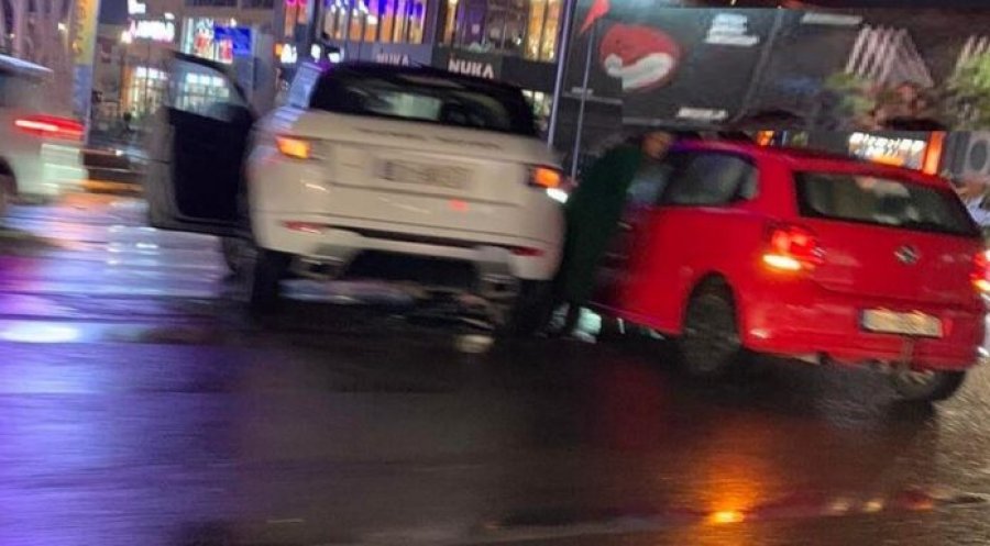 Aksident trafiku në Fushë-Kosovë, përfshihen dy vetura