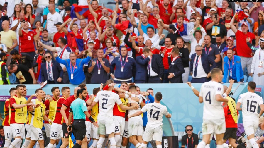 Flamuri me Kosovën në Serbi lë në plan të dytë futbollin