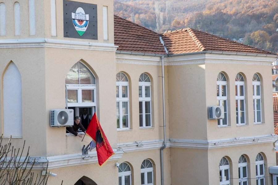 Arifi uron 28 Nëntorin: Sot në Preshevë valon flamuri më i bukur në botë