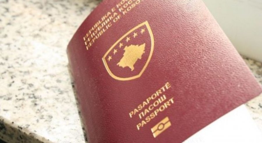 Gazetari i njohur shqiptar bëhet me pasaportë të Kosovës