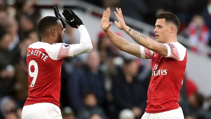 Lacazette e feston golin e Xhakës në gjuhën shqipe