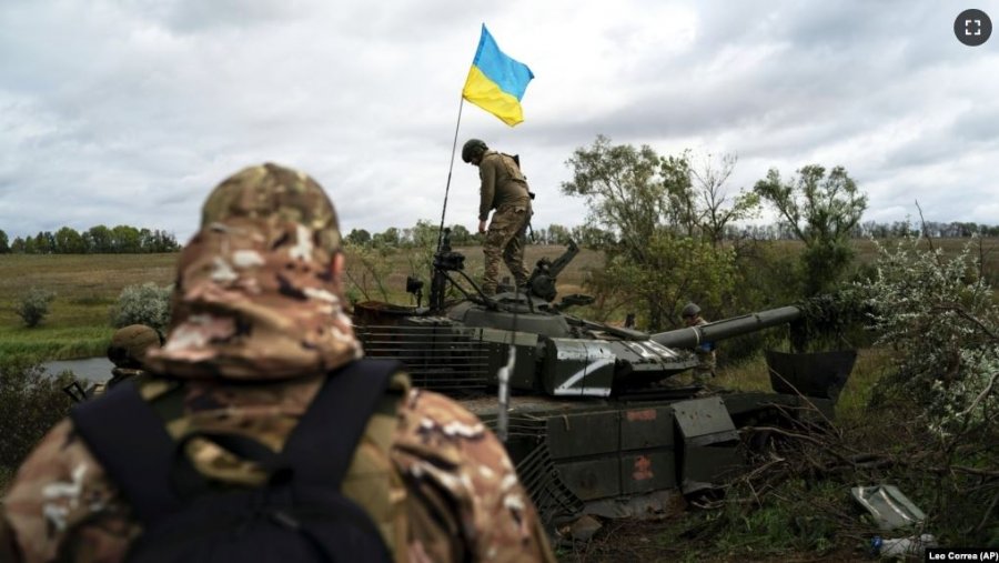 Ukraina thotë se forcat ruse në Liman “janë rrethuar”